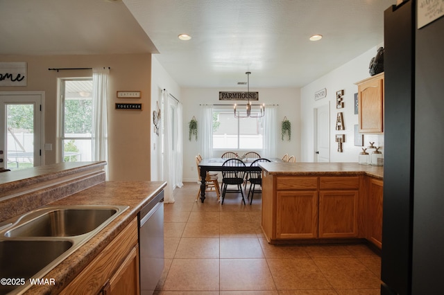 545 S 7th St, Snowflake, AZ 85937 - kitchen with appliances with stainless steel finishes, light tile patterned floors, pendant lighting, a peninsula, and recessed lighting