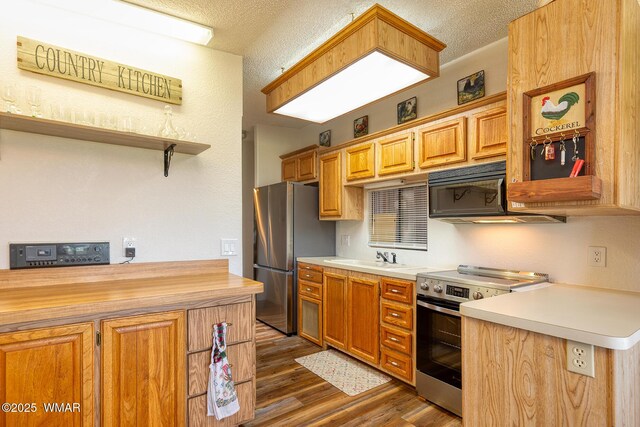 1879 Fairway Run, Show Low, AZ 85901 - kitchen with stainless steel appliances, open shelves, dark wood-style floors, a textured ceiling, and brown cabinetry