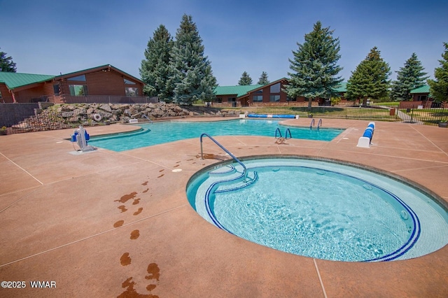 1879 Fairway Run, Show Low, AZ 85901 - community pool with a hot tub and a patio area