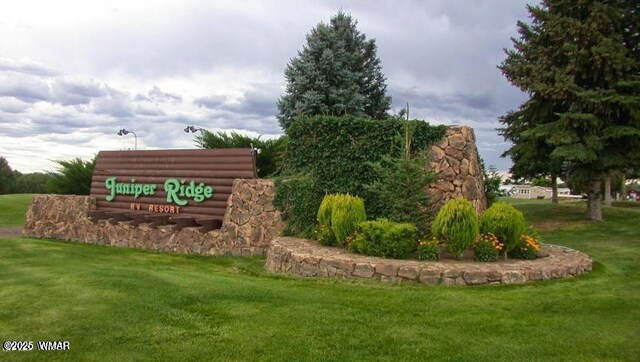 1879 Fairway Run, Show Low, AZ 85901 - community sign featuring a yard
