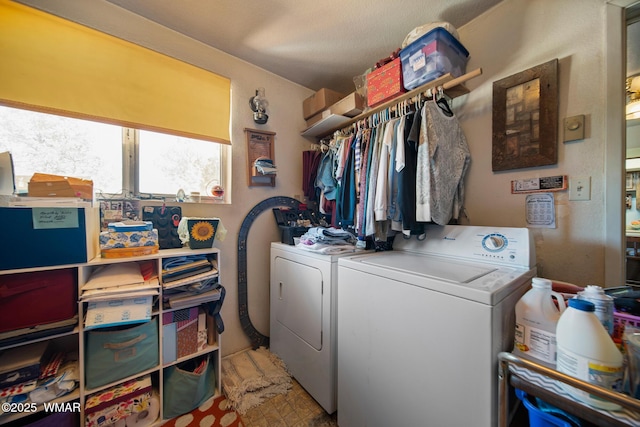 1051 Dusty Ln, Show Low, AZ 85901 - laundry area featuring separate washer and dryer