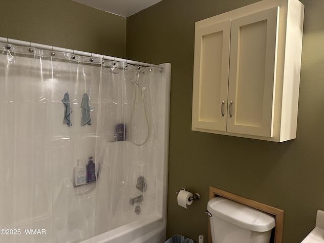 full bath featuring shower / tub combo with curtain and toilet