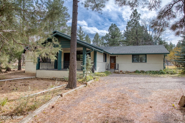 ranch-style home featuring brick siding