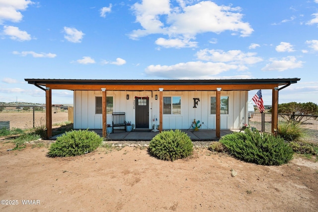 3036 W Plum Blossom Ln, Snowflake, AZ 85937 - view of front of home with board and batten siding and a porch