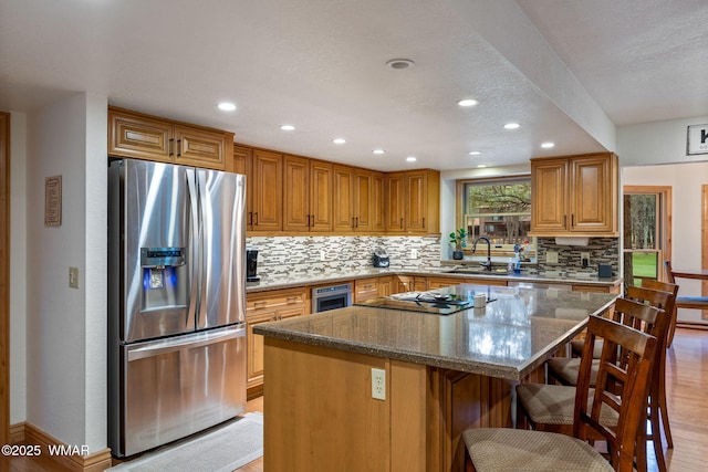 3530 Soaring Eagle Way, Pinetop, AZ 85935 - kitchen featuring stainless steel refrigerator with ice dispenser, a sink, backsplash, recessed lighting, and black electric cooktop