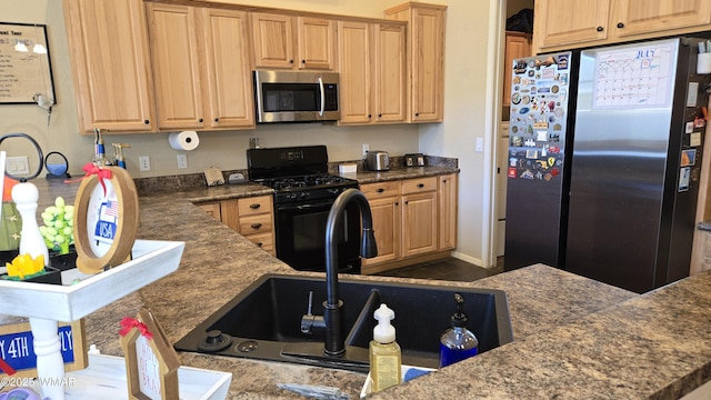 1050 E Jefferson St, Snowflake, AZ 85937 - kitchen featuring stainless steel appliances and light brown cabinetry