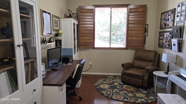 1050 E Jefferson St, Snowflake, AZ 85937 - office space with wood finished floors and baseboards