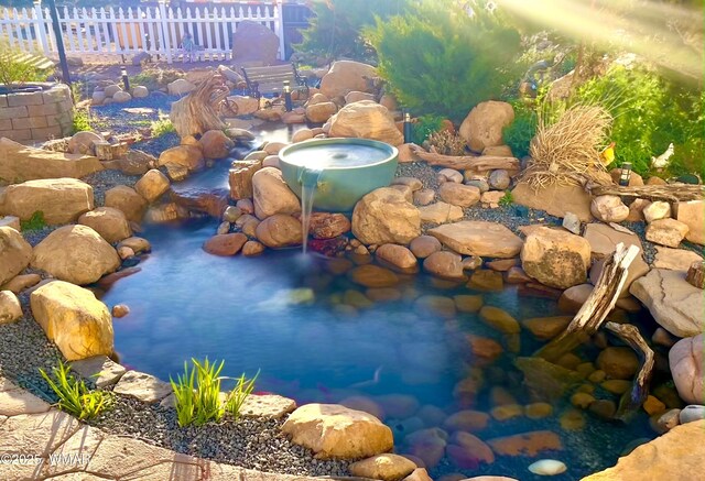 8515 Pueblo Ln, Snowflake, AZ 85937 - view of swimming pool featuring a small pond