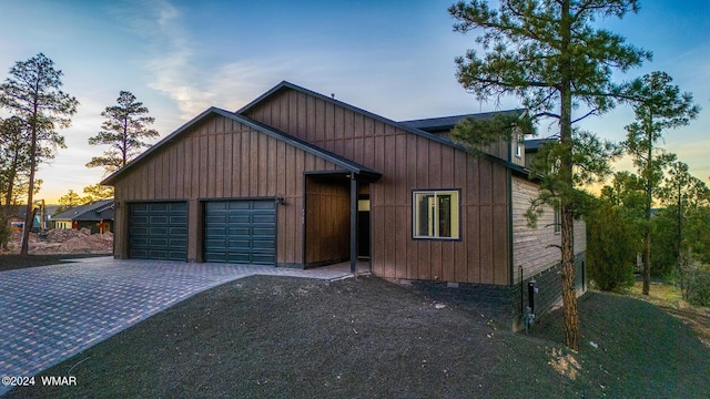 view of front of home with a garage and driveway