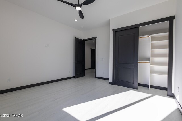 unfurnished bedroom featuring light wood-style flooring, baseboards, ceiling fan, and recessed lighting