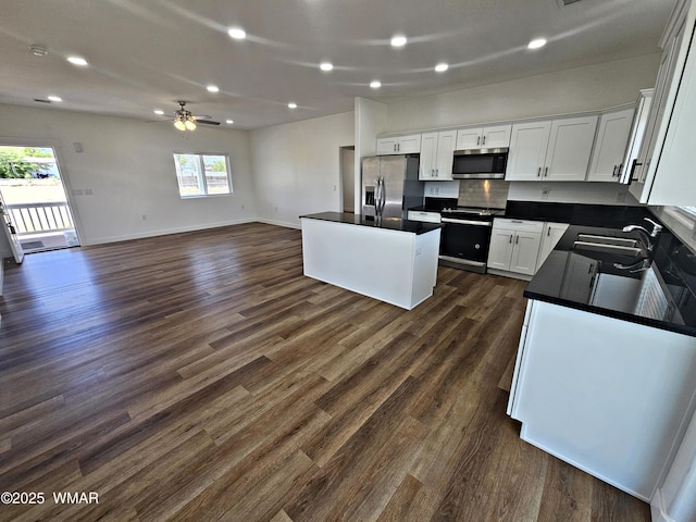 759 S 5th St W, Snowflake, AZ 85937 - kitchen featuring stainless steel appliances, a sink, dark countertops, white cabinets, and a kitchen island