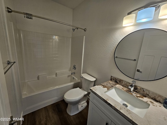 759 S 5th St W, Snowflake, AZ 85937 - full bath featuring wood finished floors, toilet, vanity, tub / shower combination, and a textured wall