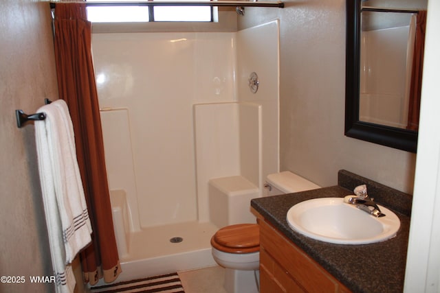 1890 Coyote Pl, Show Low, AZ 85901 - full bath with curtained shower and vanity