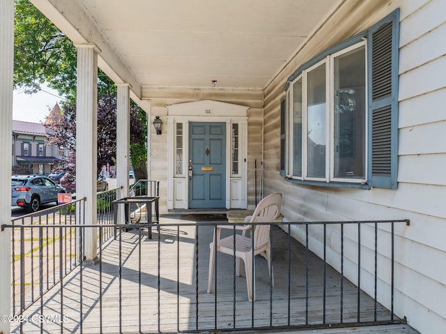 entrance to property featuring a porch