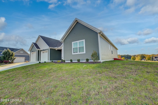 view of front facade with a front lawn and a garage