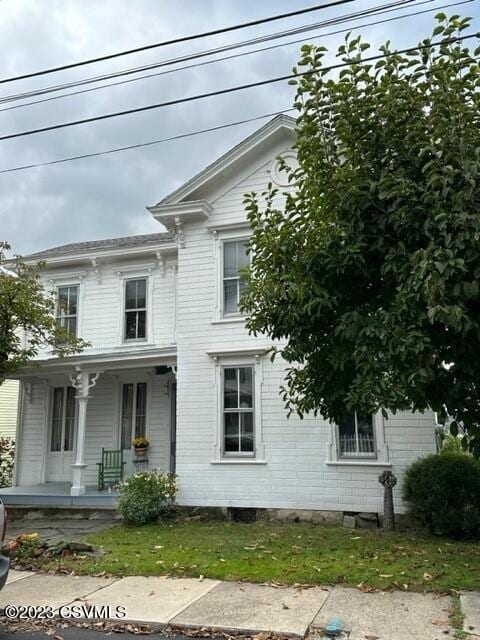 view of front facade featuring covered porch