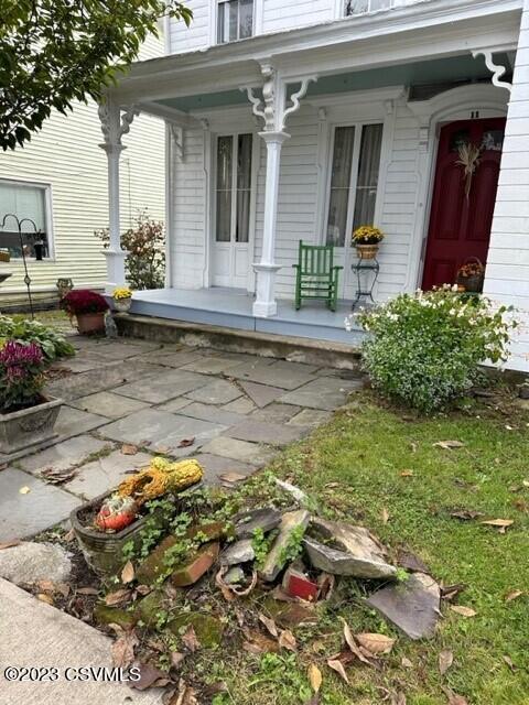 property entrance featuring covered porch