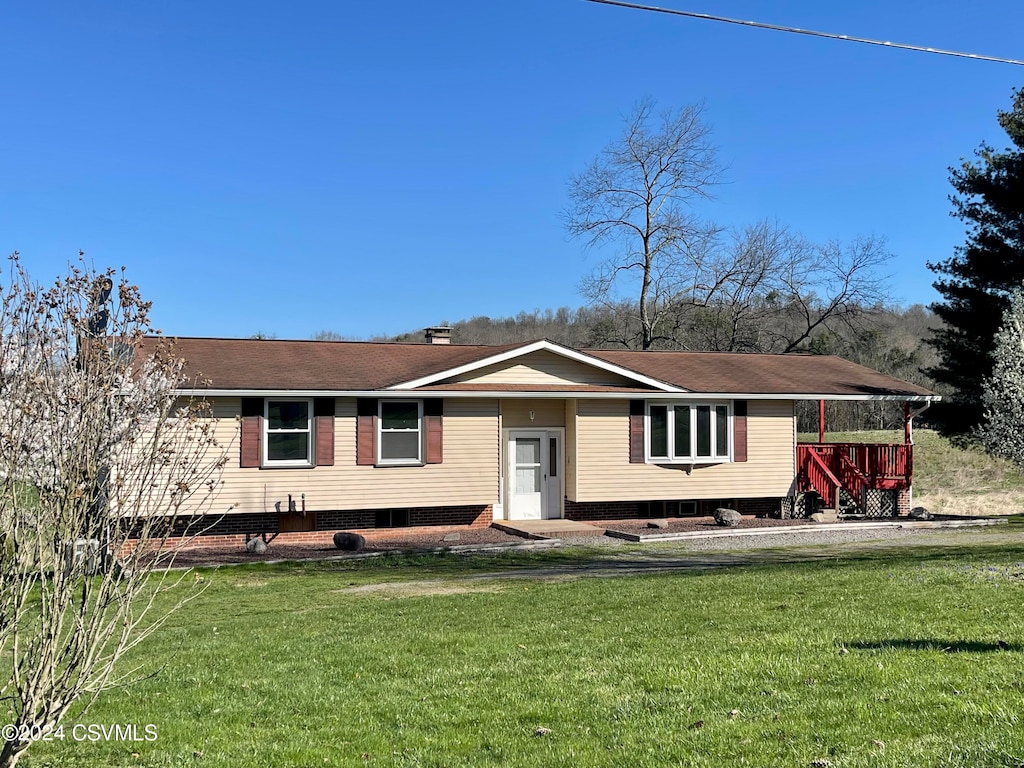 view of front of home with a front lawn