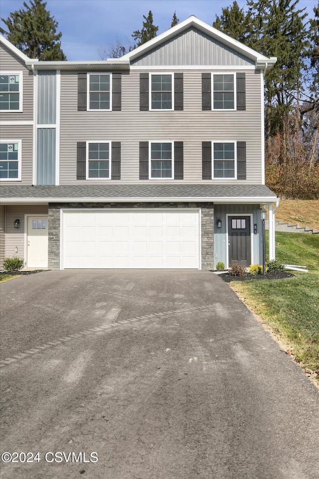 view of front facade featuring a garage