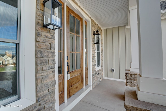 property entrance featuring covered porch