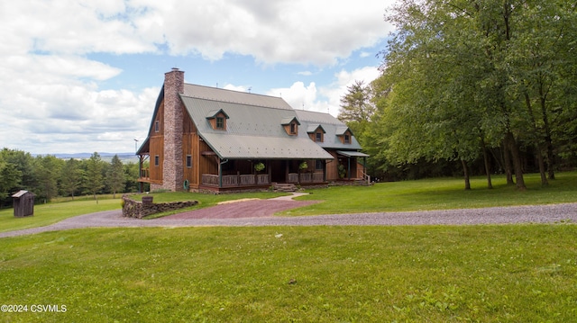 view of front facade featuring a porch and a front yard