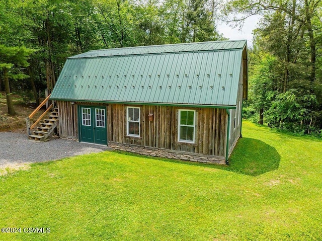 view of outdoor structure with a yard