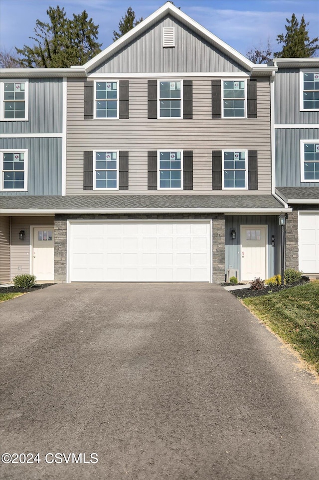 townhome / multi-family property featuring a garage