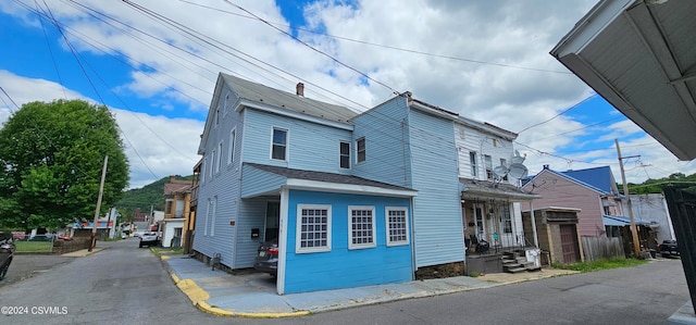 view of front of house