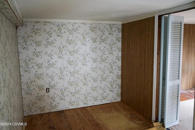 empty room with crown molding and hardwood / wood-style flooring