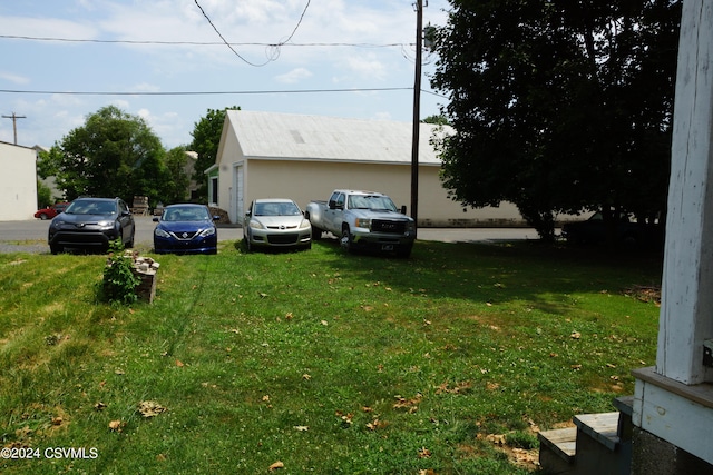 view of front of house featuring a front yard