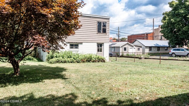 exterior space featuring a front lawn