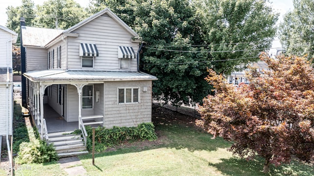 view of front of house featuring a front lawn