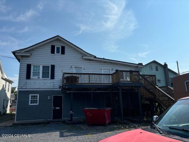 view of front of home featuring a wooden deck