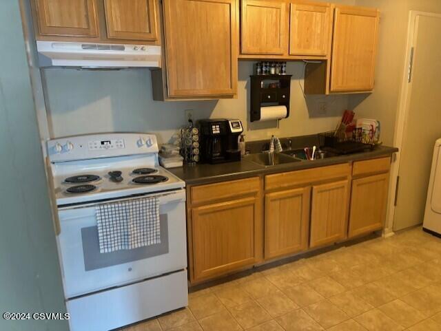 kitchen featuring electric stove, washer / dryer, and sink