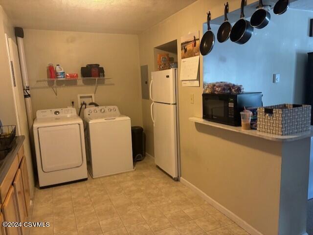 laundry room with washer and clothes dryer