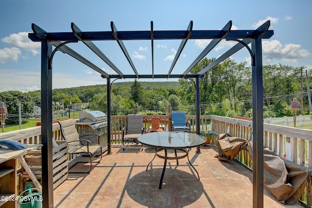 view of patio featuring a pergola