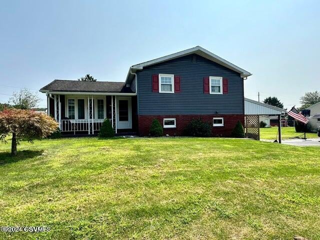 split level home with a carport and a front yard