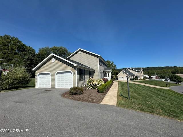 view of front of home featuring a front lawn and a garage