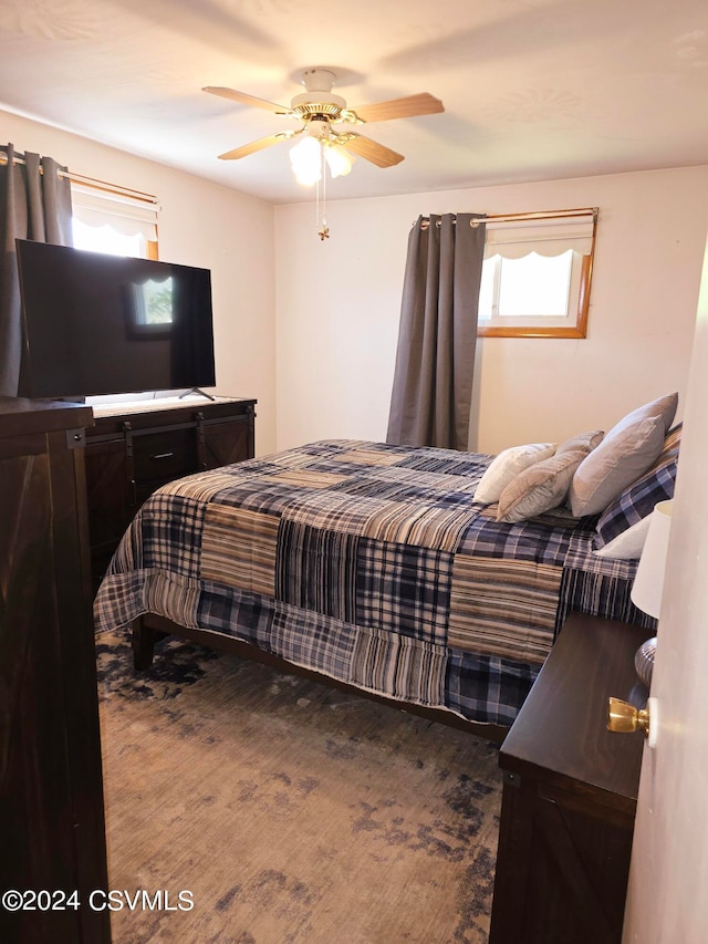 bedroom featuring ceiling fan