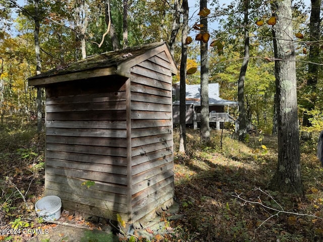 view of outbuilding