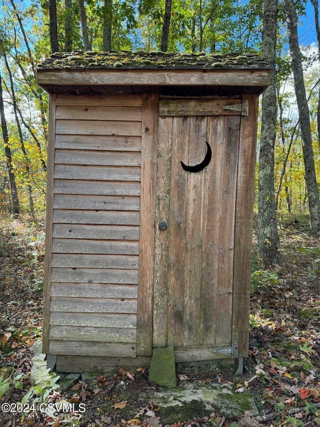 view of outdoor structure