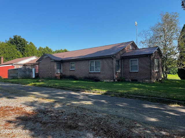 ranch-style home with a front yard