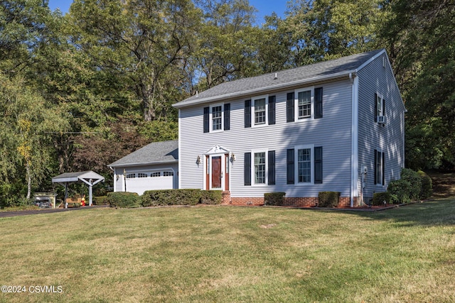 colonial house featuring a front lawn