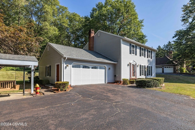 view of front of house featuring a front lawn