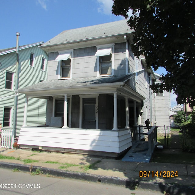 view of front facade with covered porch