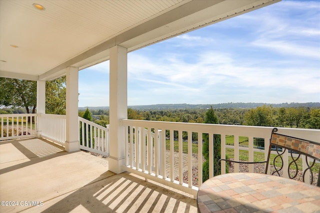 balcony featuring covered porch