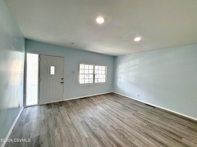 112 Green St, Edwardsville, PA 18704 - entryway with baseboards, wood finished floors, visible vents, and recessed lighting