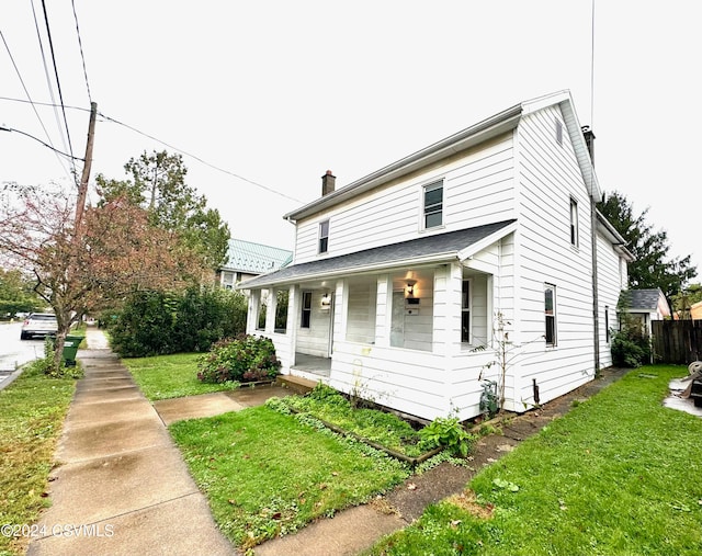 view of front of property with a front lawn