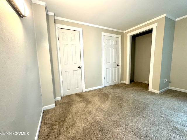 unfurnished bedroom featuring crown molding and carpet