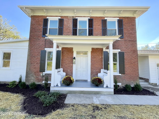 view of front of property featuring a porch